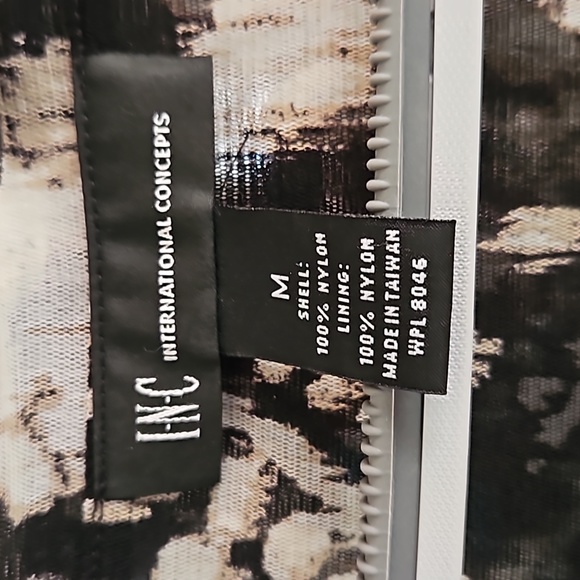 3/4 Sleeve side ruching blouse - Picture 2 of 8